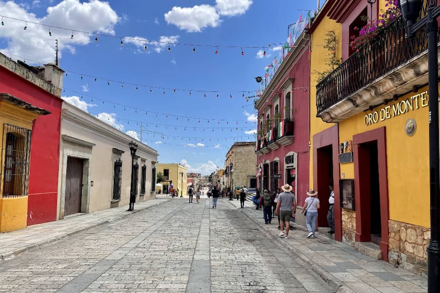 Andador Turístico Macedonio Alcalá