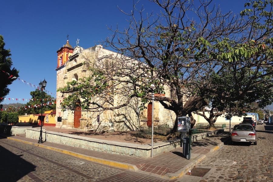 Templo de San Matías Jalatlaco en el barrio tradicional