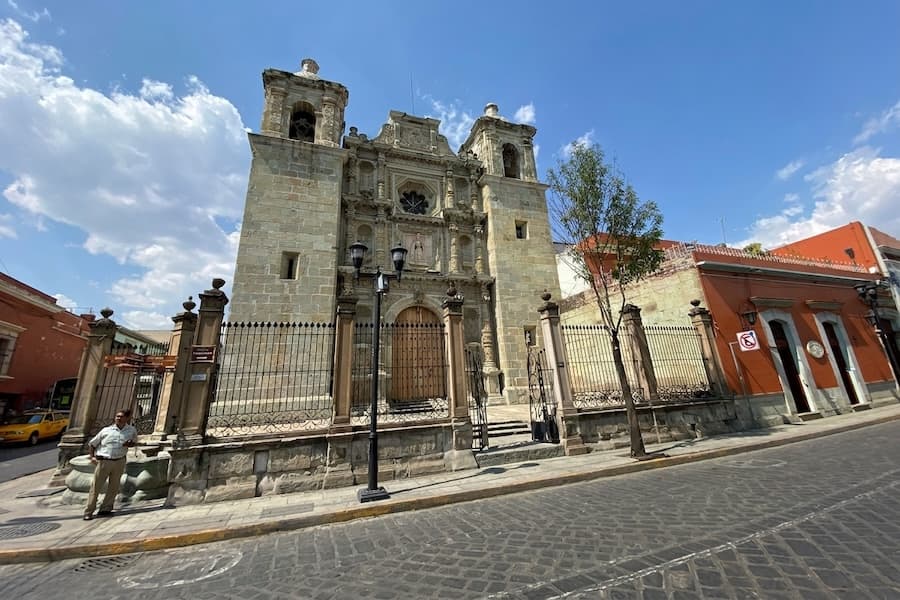 Templo de San Felipe Neri, arquitectura barroca en el centro