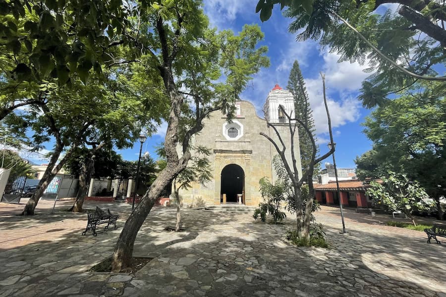 Templo de Santo Tomás Xochimilco y sus famosos arcos