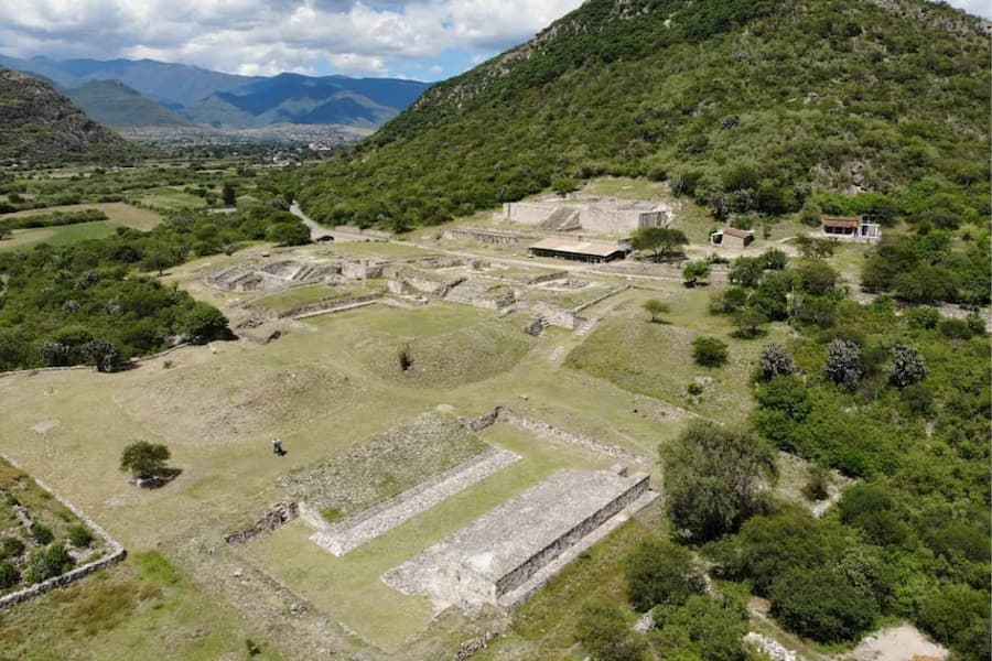 Zona Arqueológica de Dainzú y galería de lápidas grabadas