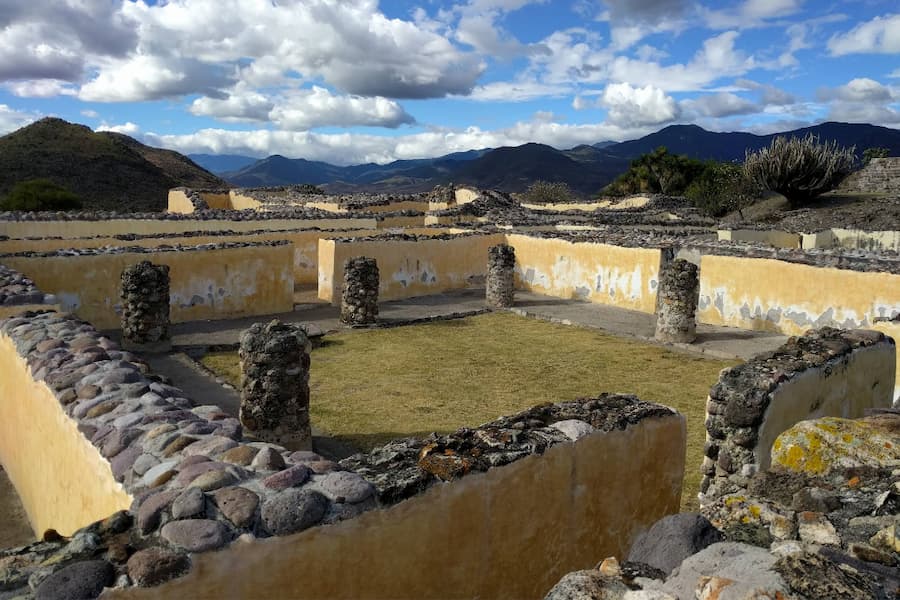 Zona Arqueológica de Yagul y vista panorámica del valle